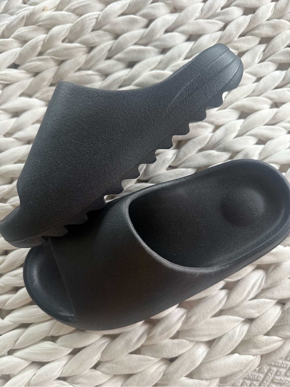 Yeezy YS-01 Black Slides (size 7) with dust bag